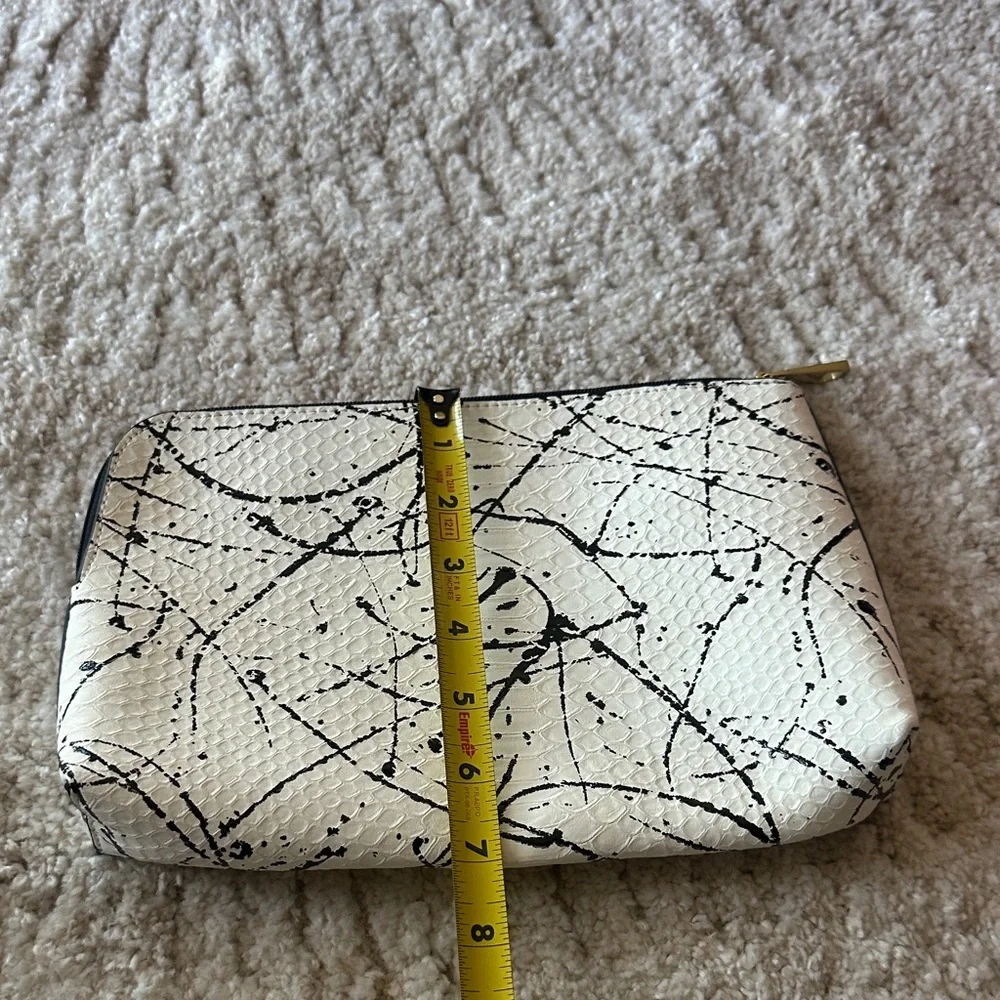 Estée Lauder cosmetic bag